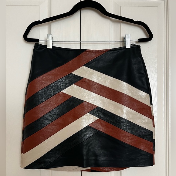 Blank NYC Color-block Vegan Leather Skirt - Picture 4 of 7